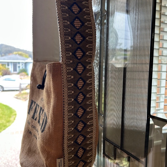 Feed Projects- FEED 50 Burlap Crossbody Bag - Picture 3 of 12